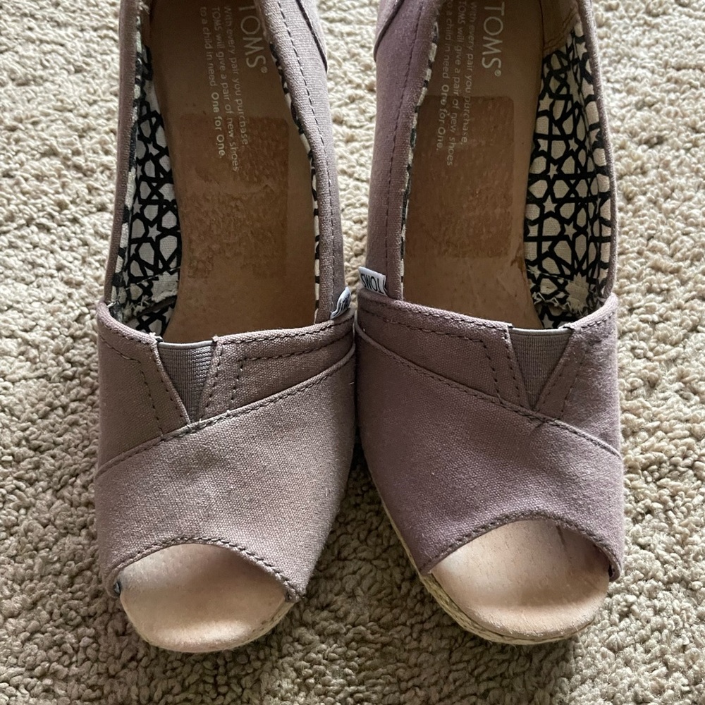 TOMS - Picture 3 of 4